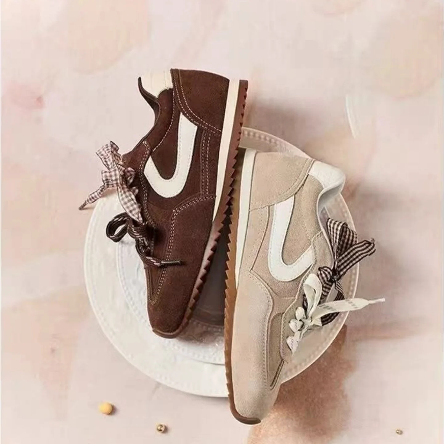 Damen Retro Sneakers mit hochwertigem Wildleder und modischem Riemen Heidi Mode - Image 3