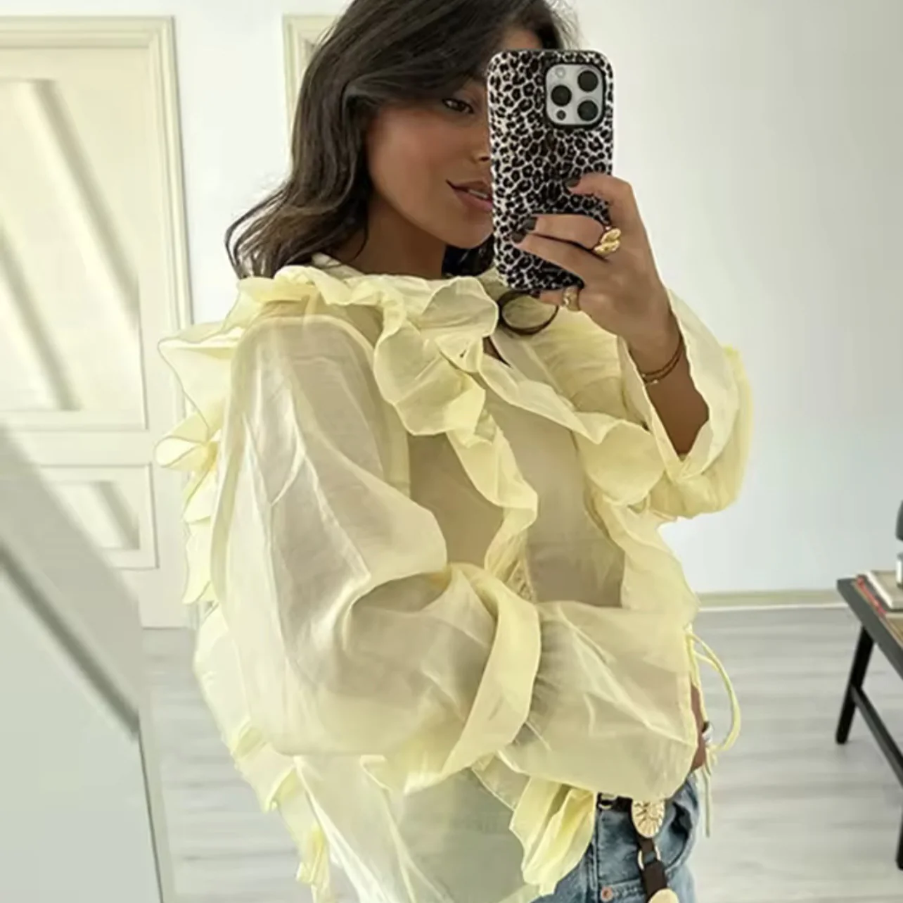 Damen Rüschenshirt mit verspielt voluminösen Ärmeln und seitlichem Bindeband Heidi-Mode - Image 2
