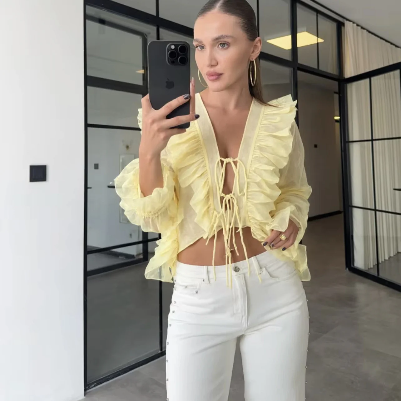 Damen Rüschenshirt mit verspielt voluminösen Ärmeln und seitlichem Bindeband Heidi-Mode - Image 3