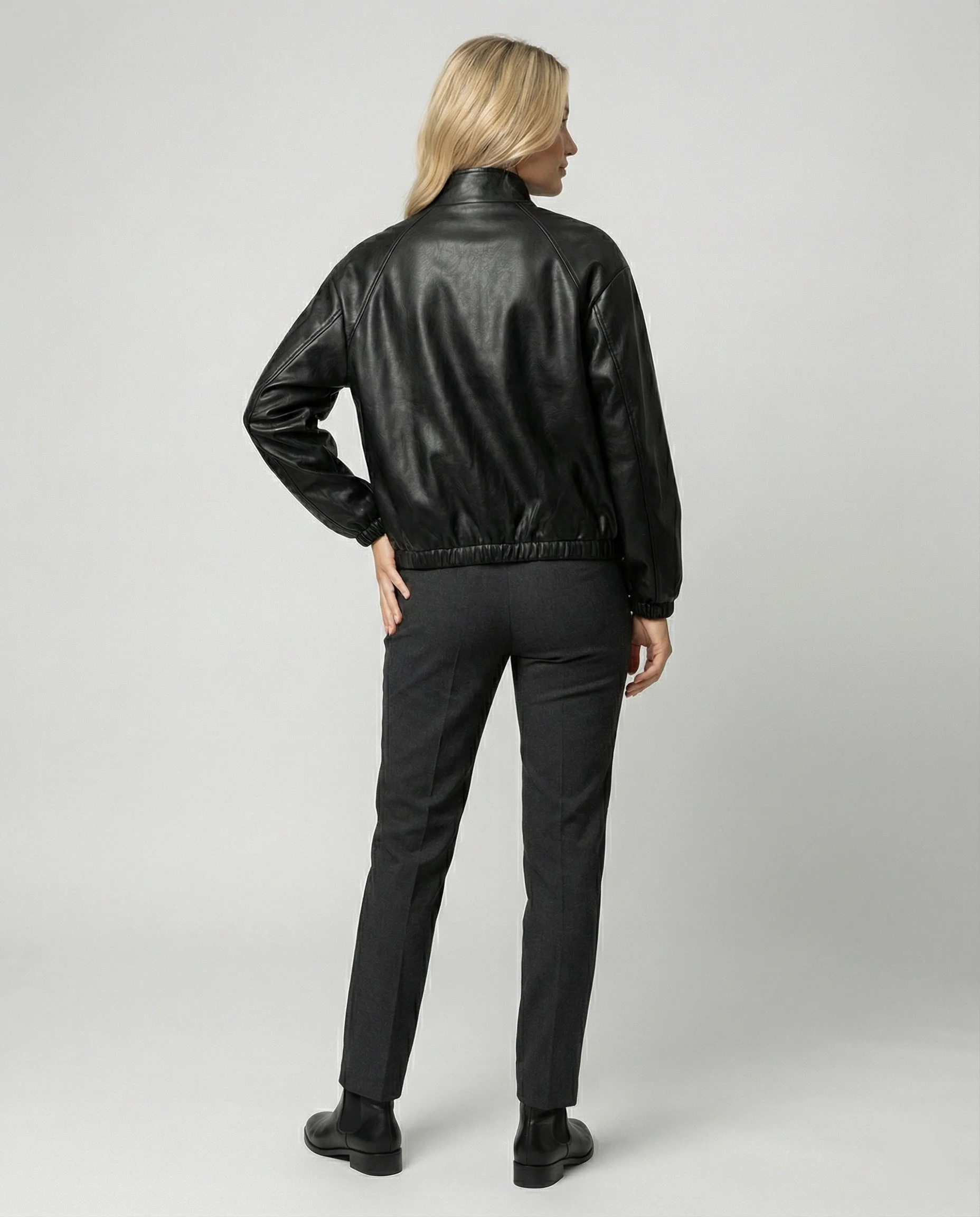 Damen schlanker Vegan-Lederblouson mit schimmernder Kunstleder-Optik, Stehkragen und elastischem Abschluss Heidi-Mode - Image 4