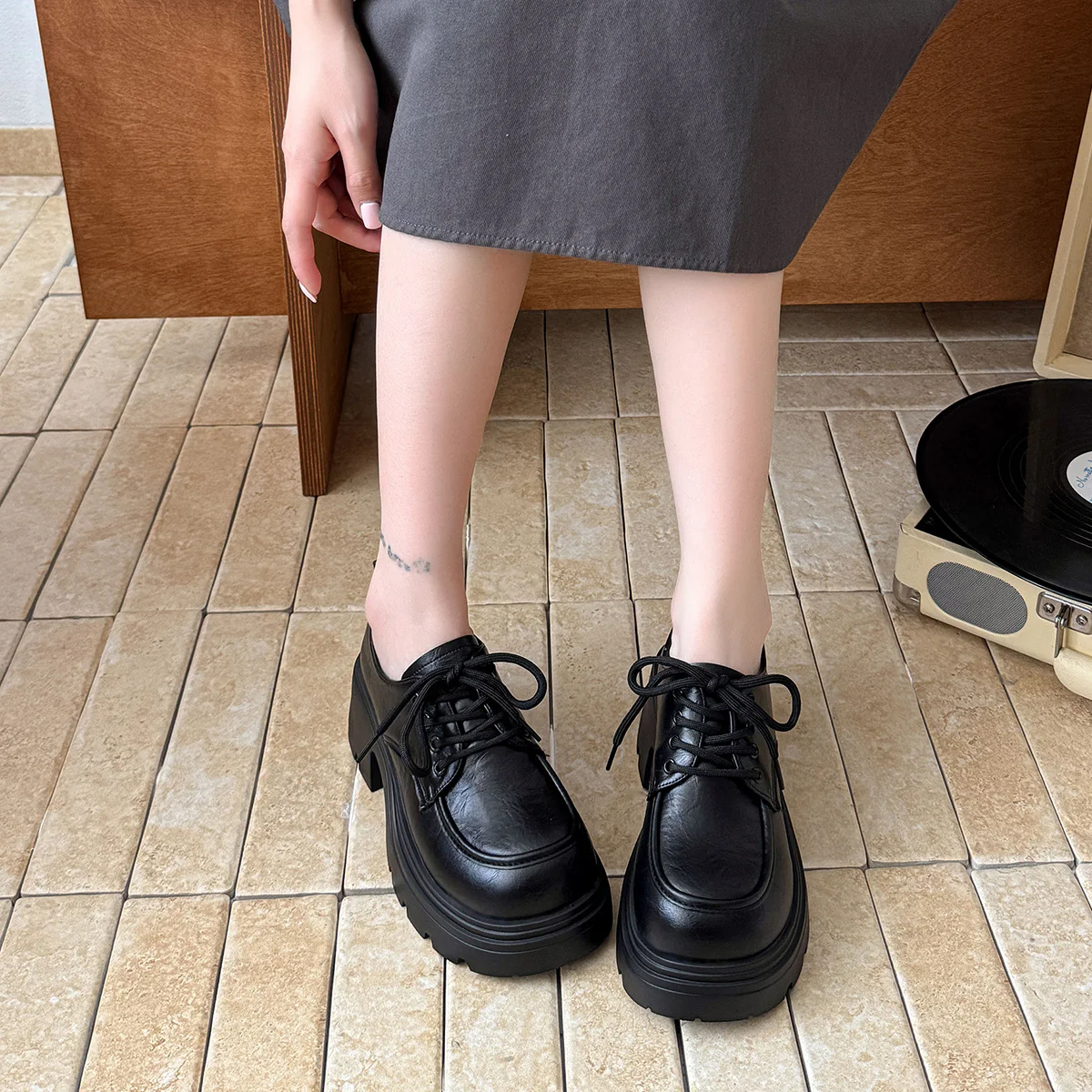 Damen Schnürschuhe mit robuster Plateausohle und modischem Design Heidi Mode - Image 3