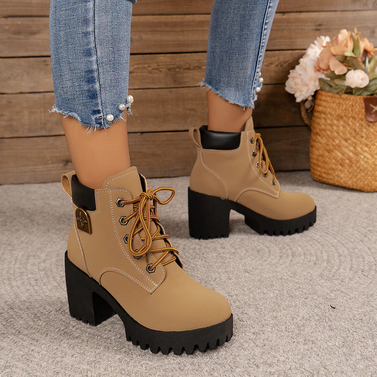 Damen Schnürstiefeletten mit markanten Profilsohlen und elegantem Anhänger Heidi Mode - Image 3