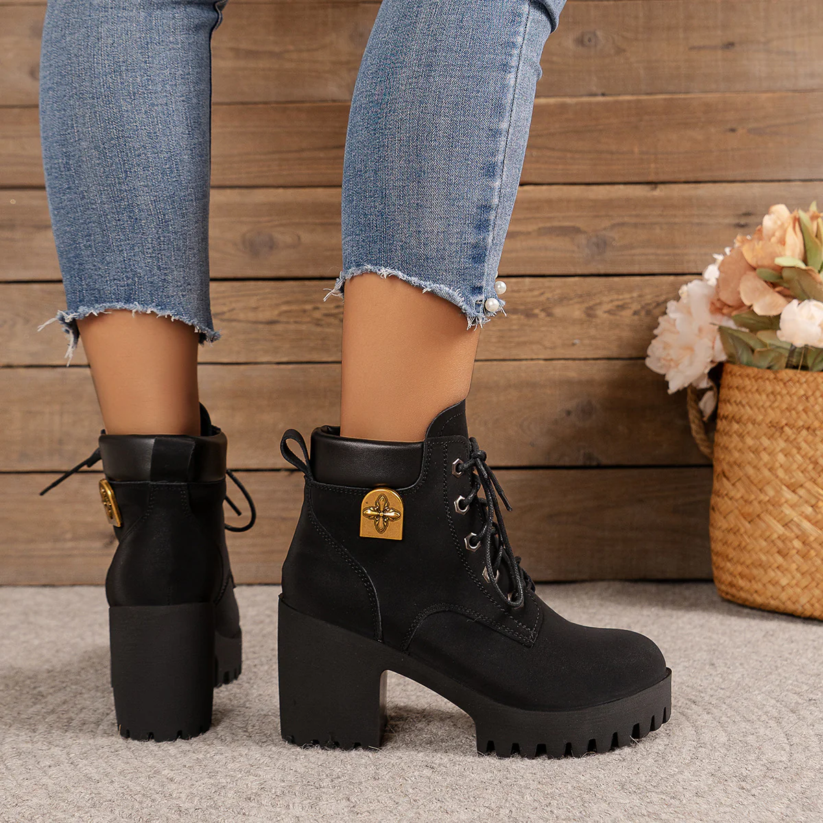 Damen Schnürstiefeletten mit markanten Profilsohlen und elegantem Anhänger Heidi Mode - Image 4