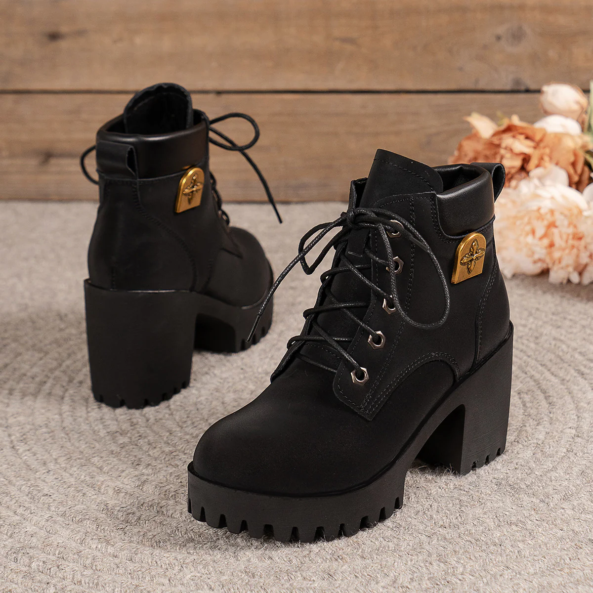 Damen Schnürstiefeletten mit markanten Profilsohlen und elegantem Anhänger Heidi Mode - Image 6