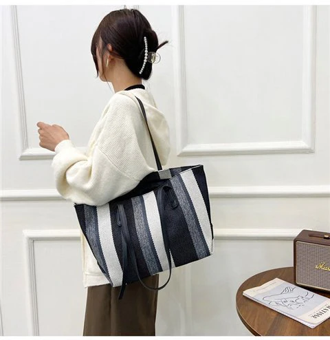 Damen Shopper-Tasche mit Modernen Streifen und Vielseitigem Innenraum Heidi-Mode - Image 8