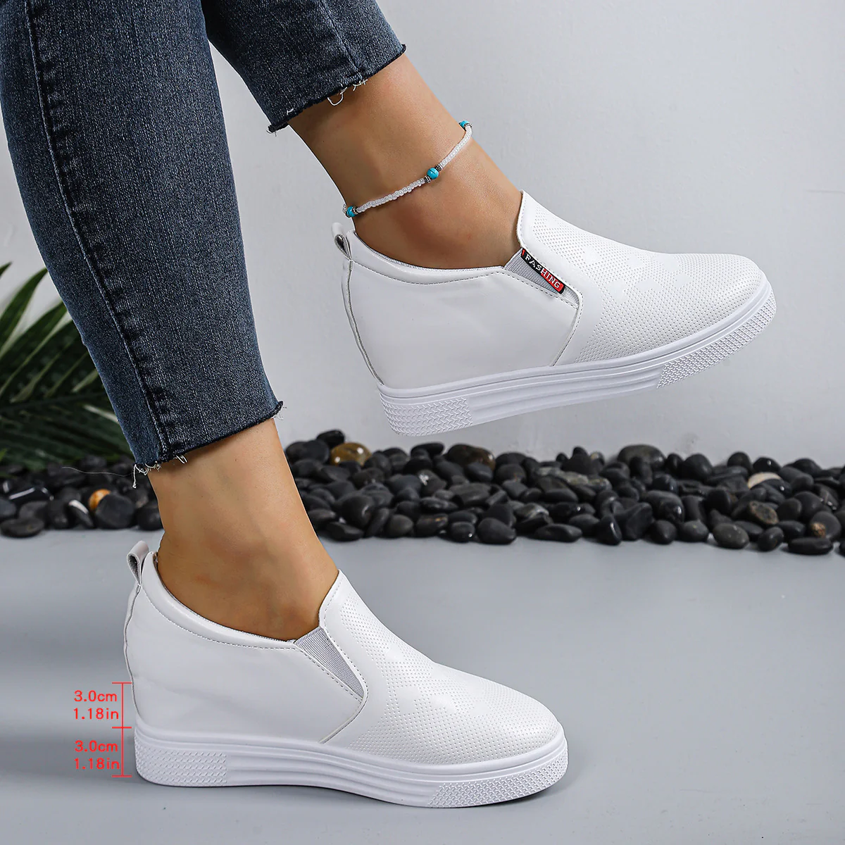 Damen Slip-On Sneakers mit atmungsaktiver Oberflächenstruktur und rutschfester Sohle Heidi Mode - Image 2