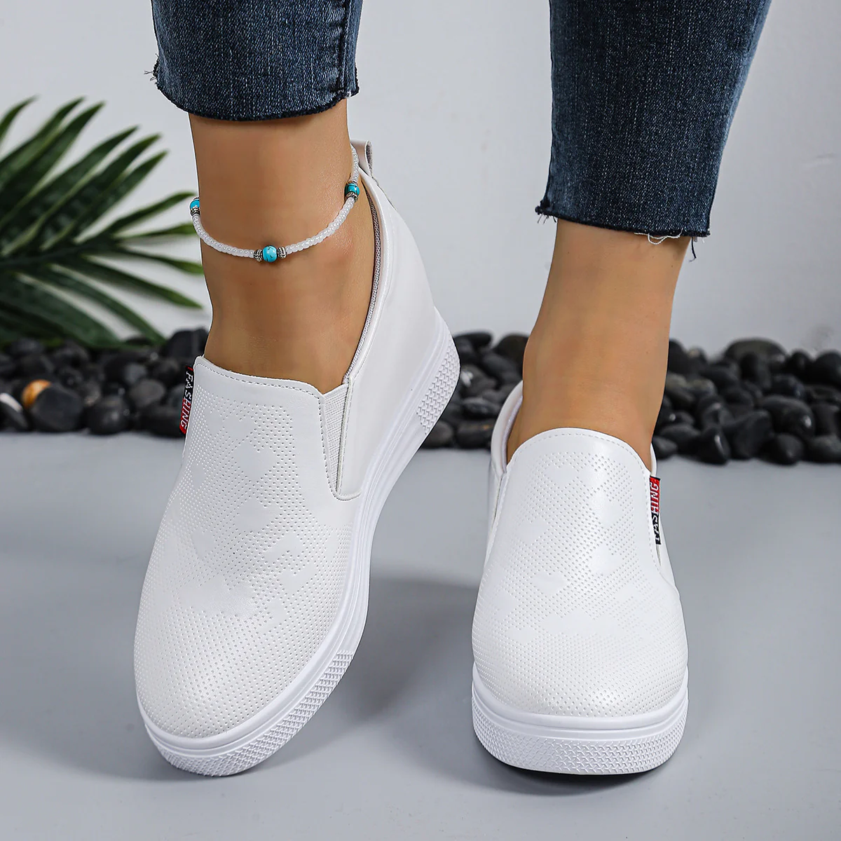 Damen Slip-On Sneakers mit atmungsaktiver Oberflächenstruktur und rutschfester Sohle Heidi Mode - Image 4