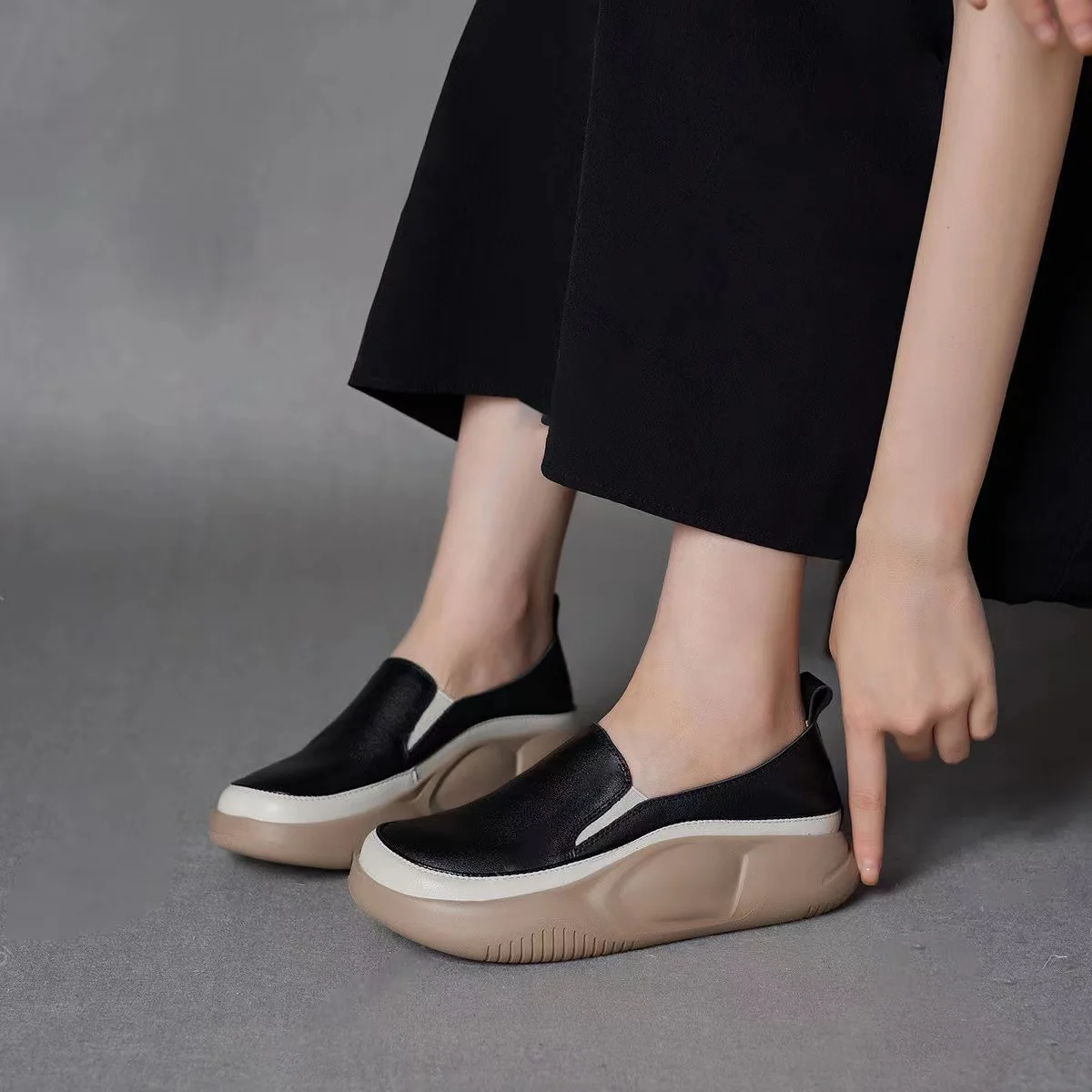 Damen Slip-On Sneakers mit ergonomischem Design und strukturiertem Obermaterial Heidi Mode - Image 4