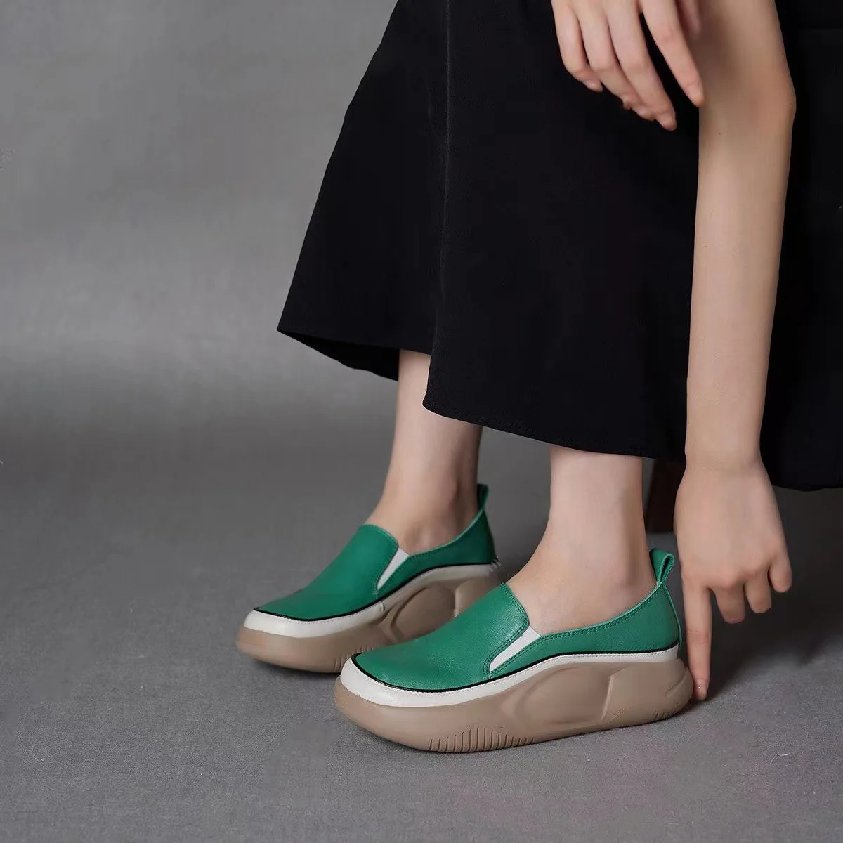 Damen Slip-On Sneakers mit ergonomischem Design und strukturiertem Obermaterial Heidi Mode - Image 9