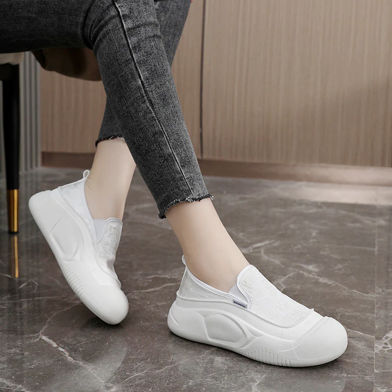 Damen Slip-On Sneakers mit floralem Design und rutschfester Sohle Heidi Mode - Image 3