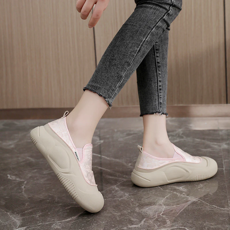 Damen Slip-On Sneakers mit floralem Design und rutschfester Sohle Heidi Mode - Image 4