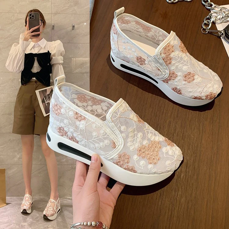 Damen Slip-On Sneakers mit floraler Stickerei Heidi Mode - Image 2