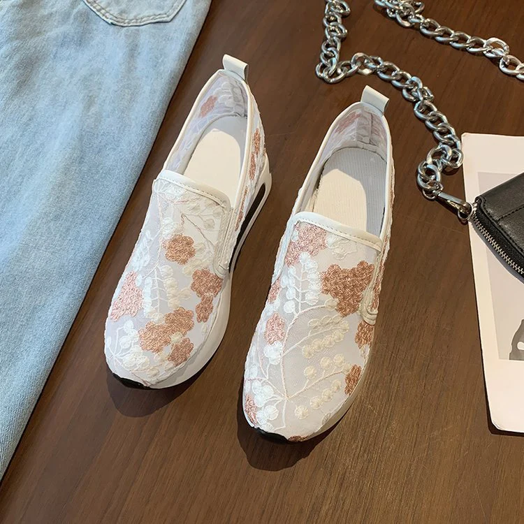 Damen Slip-On Sneakers mit floraler Stickerei Heidi Mode - Image 4