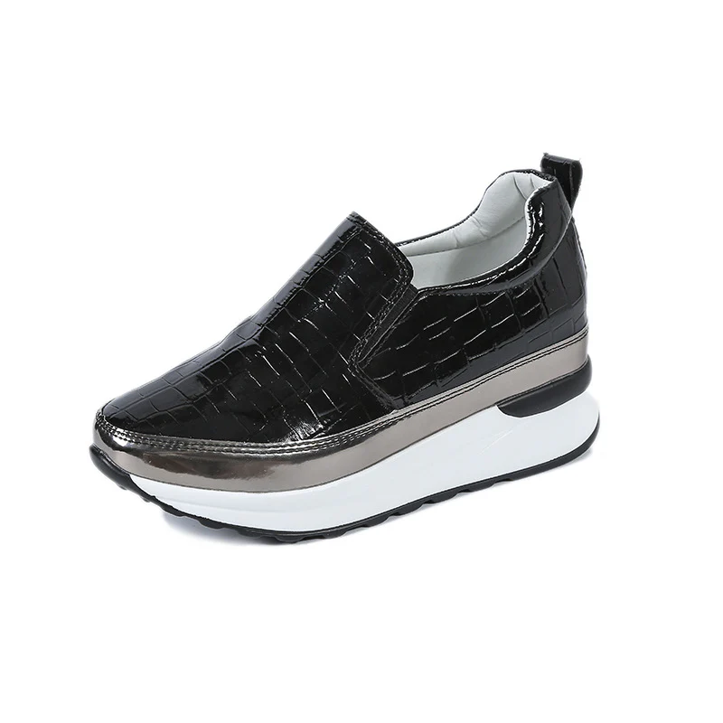 Damen Slip-On Sneakers mit modernem Lackleder und trendigem Metallic-Detail Heidi Mode - Image 7