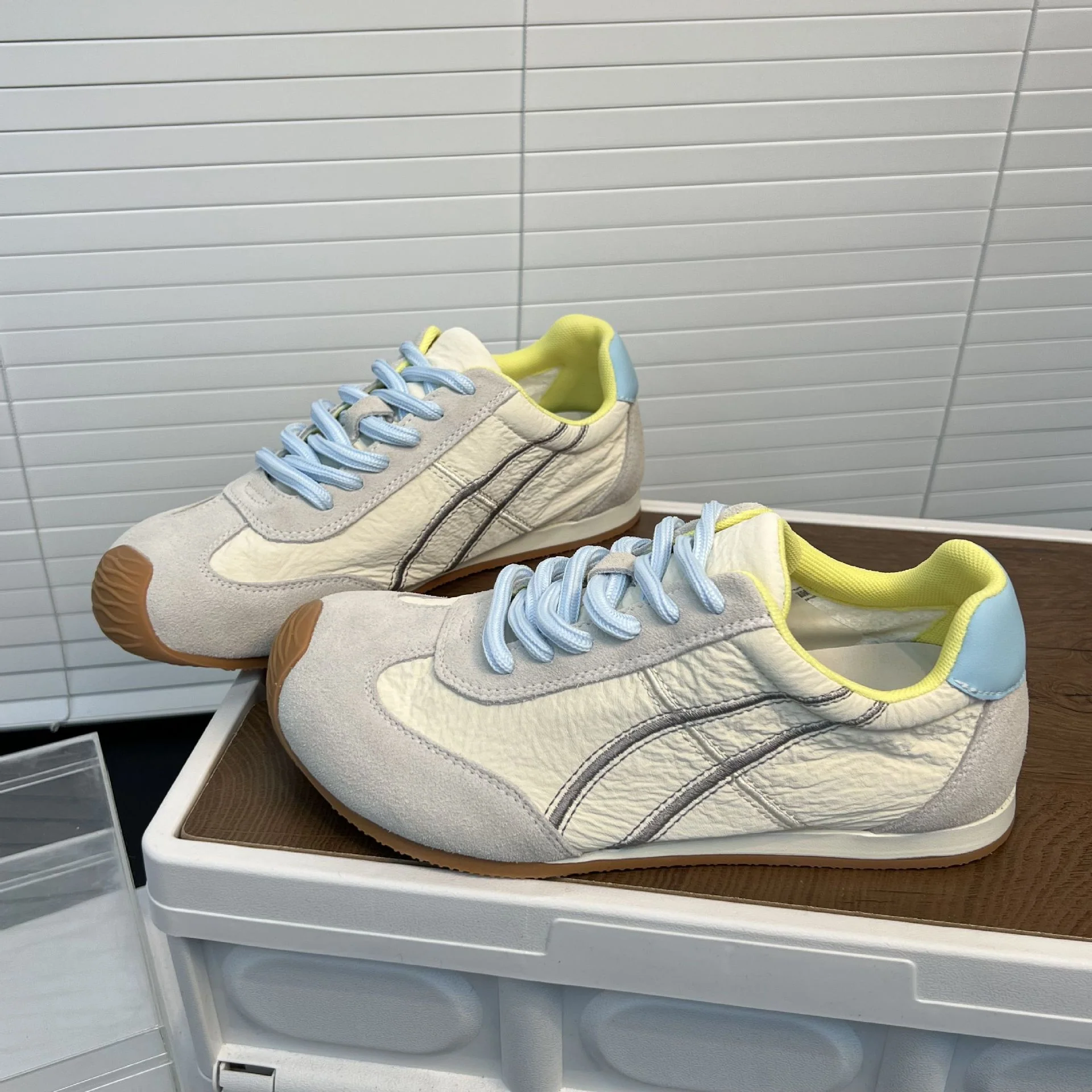 Damen Sneaker aus hochwertigem Leder und atmungsaktivem Material Heidi Mode - Image 2
