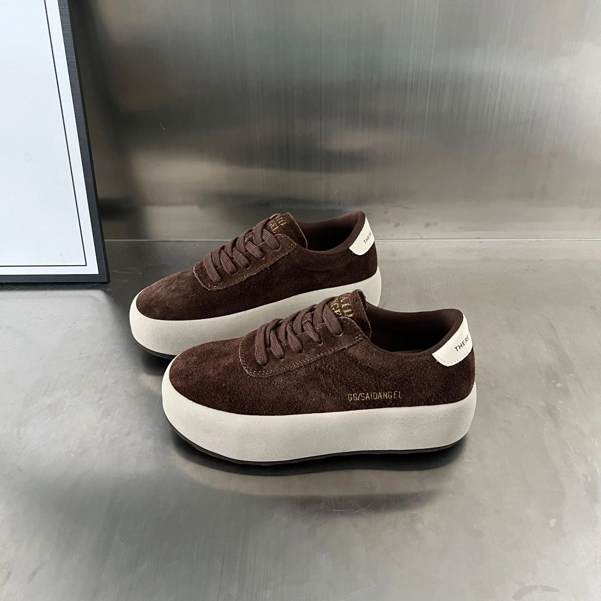 Damen Sneaker aus hochwertigem Wildleder mit dämpfender Sohle Heidi Mode - Image 3