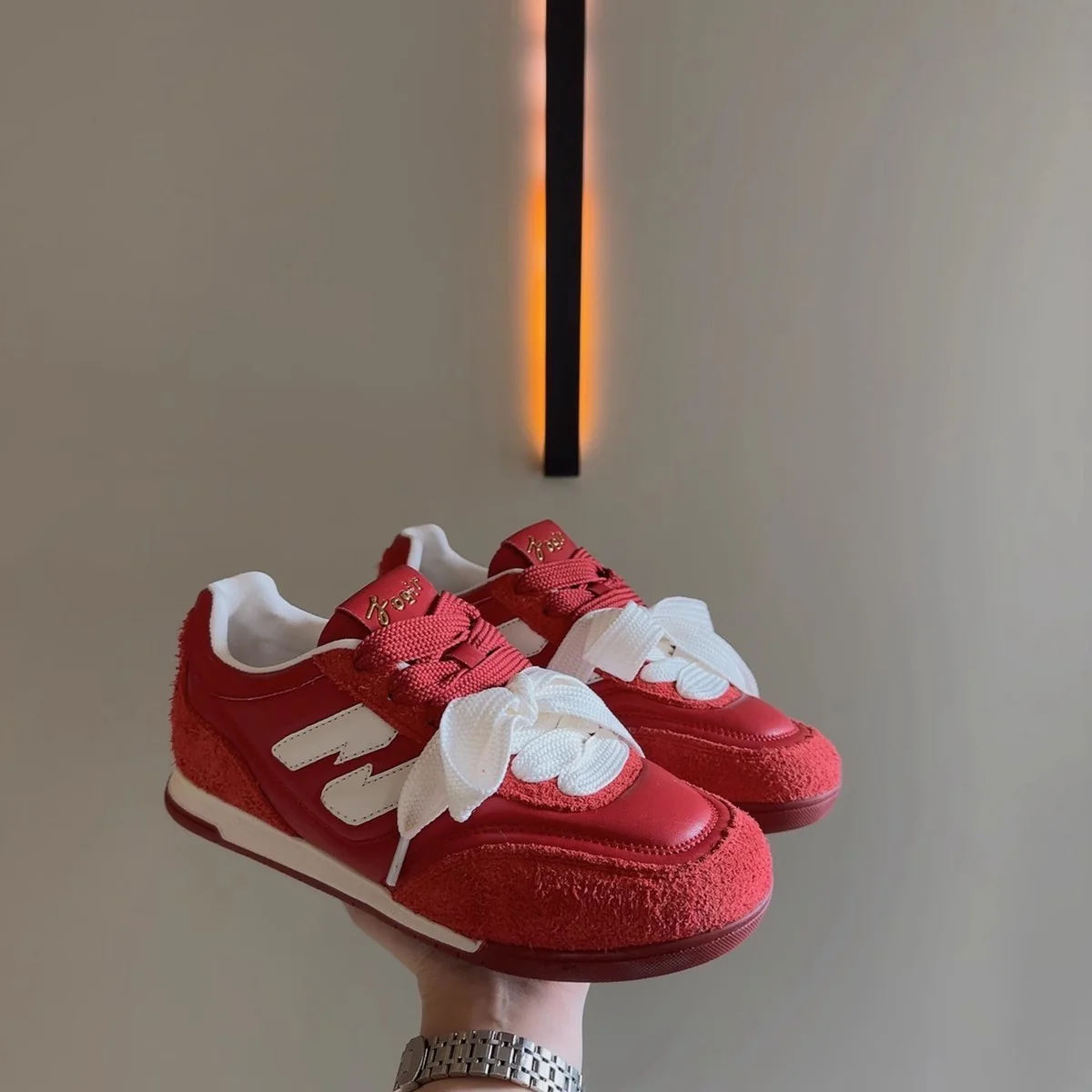 Damen Sneaker mit auffälligem Band und sportlichem Design Heidi Mode - Image 6
