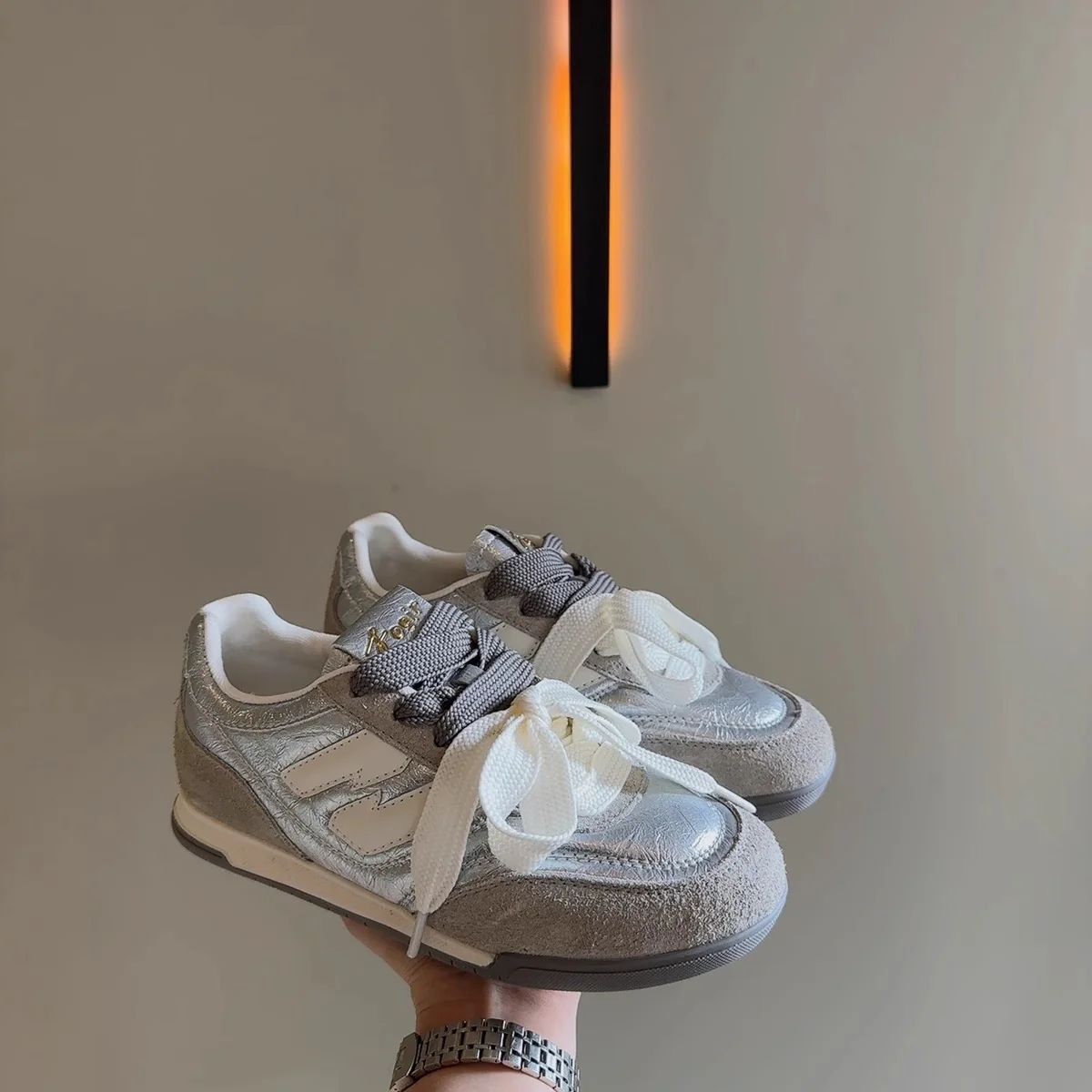 Damen Sneaker mit auffälligem Band und sportlichem Design Heidi Mode - Image 7