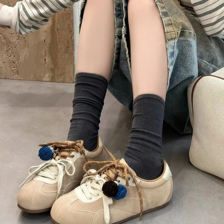 Damen Sneaker mit bunten dekorativen Pompons und hochwertigem Wildleder Heidi Mode - Image 3