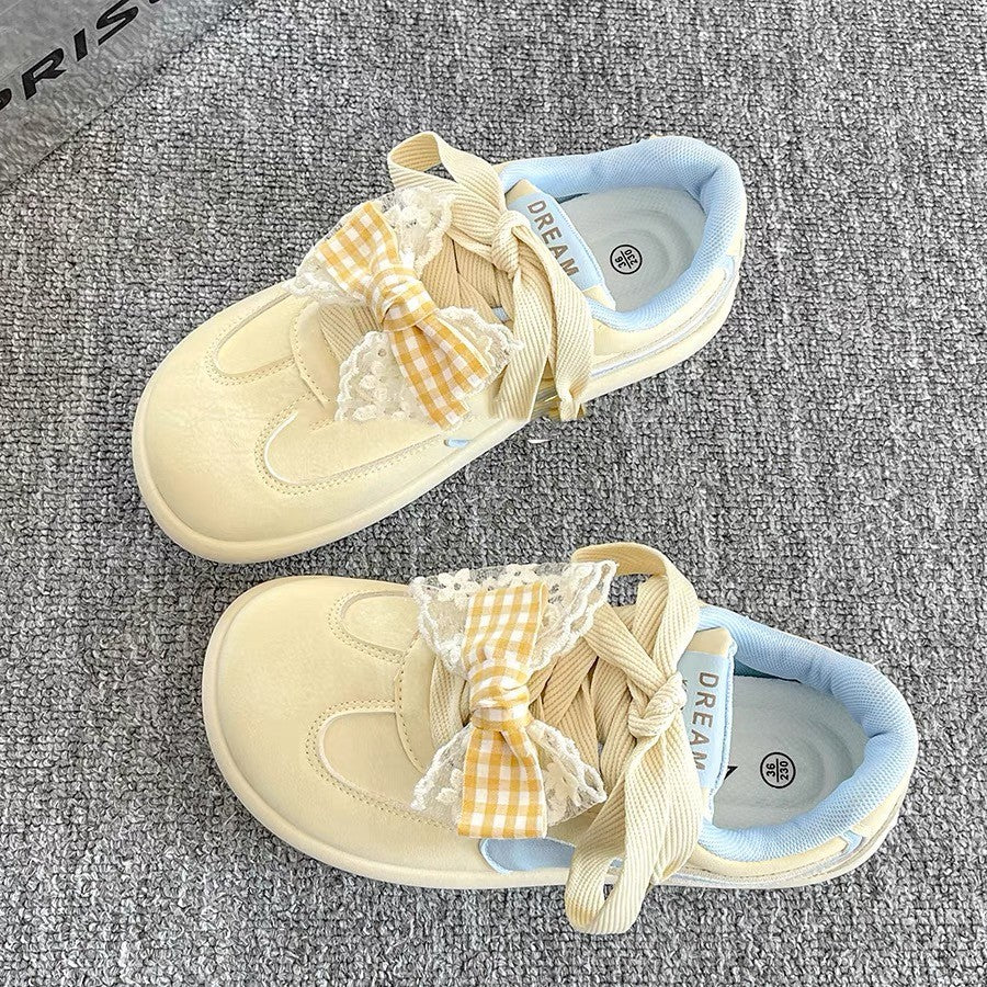 Damen Sneaker mit detailverliebtem Rüschen-Design und süßen Schleifen von Heidi Mode - Image 3