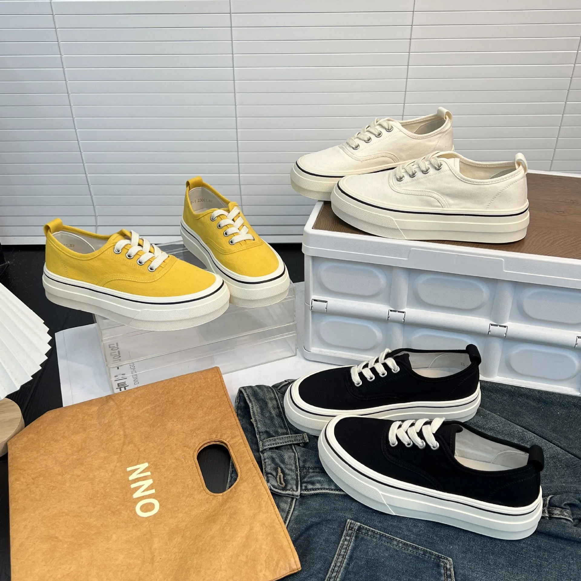 Damen Sneaker mit dicker Sohle und hochwertigem Canvas-Obermaterial Heidi Mode - Image 3