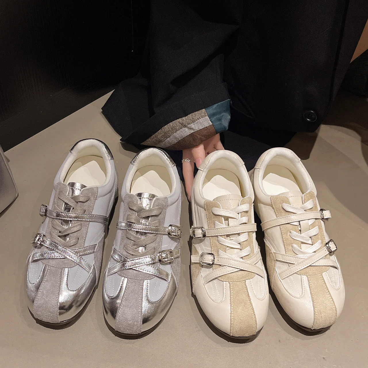 Damen Sneaker mit doppeltem Riemen und atmungsaktiver Oberflächenstruktur Heidi Mode - Image 4