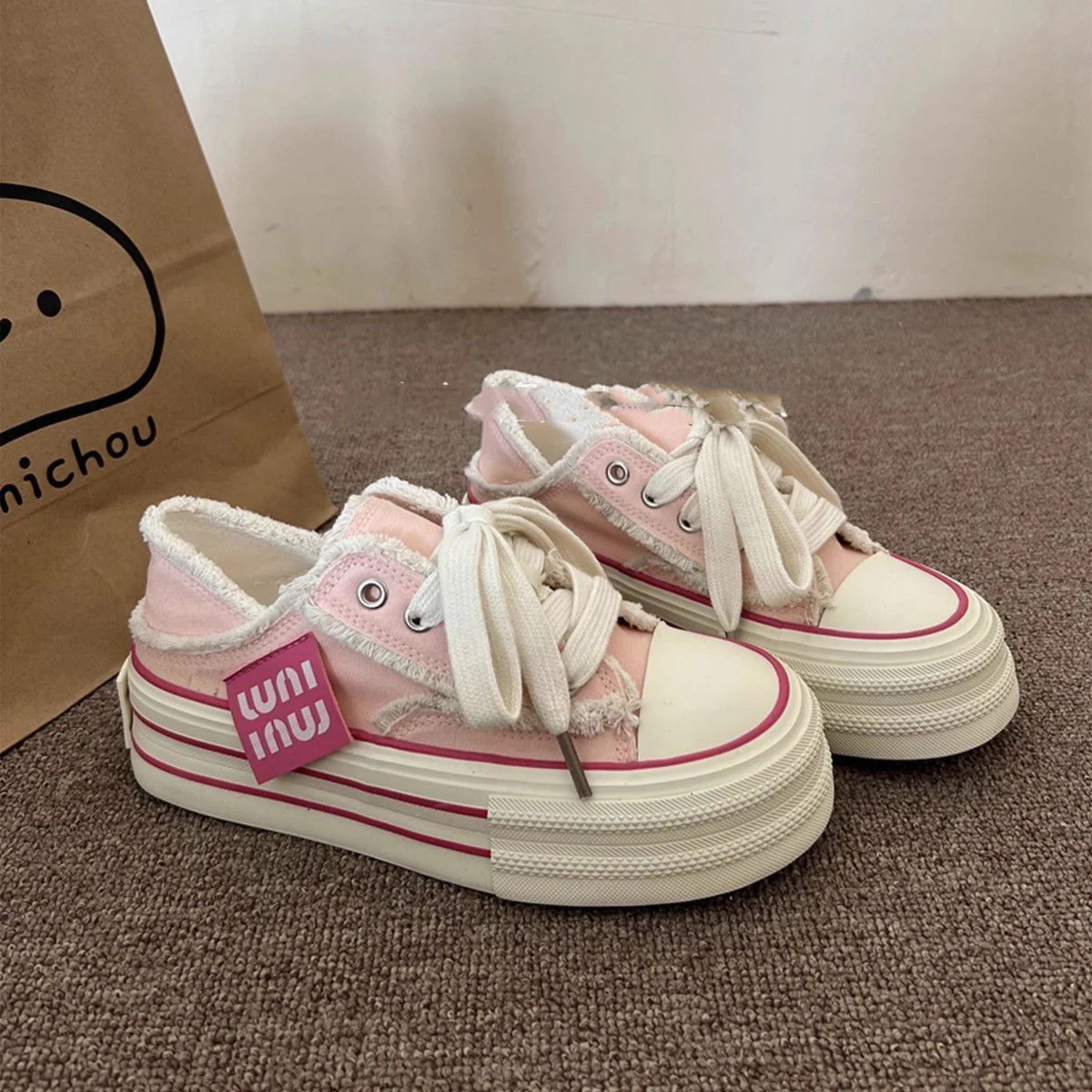 Damen Sneaker mit flauschiger Oberflächenstruktur und trendiger Blocksohle Heidi Mode - Image 4