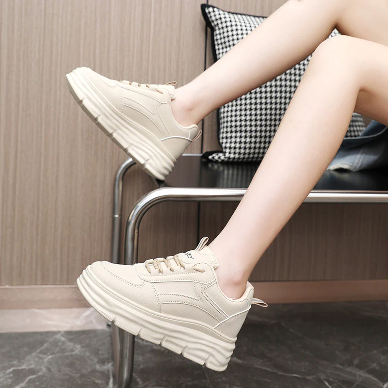 Damen Sneaker mit hochgezogenem Sohlenprofil und atmungsaktiver Oberflächenstruktur Heidi Mode - Image 4