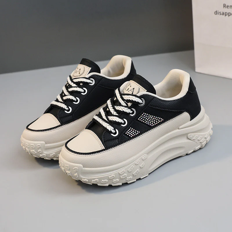 Damen Sneaker mit hochgezogenem Sohlenprofil und reflektierendem Design Heidi Mode - Image 6