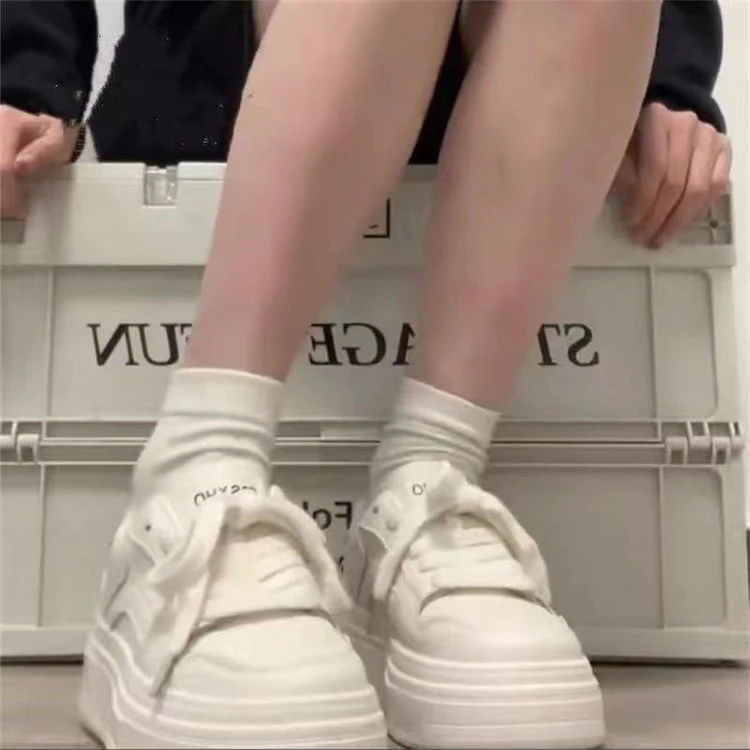 Damen Sneaker mit hochgezogener Plateausohle und atmungsaktiver Oberflächenstruktur Heidi Mode - Image 5