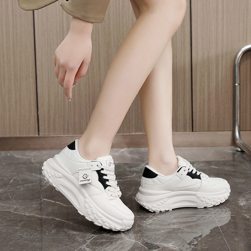 Damen Sneaker mit sportivem Design und rutschfester Sohle Heidi Mode - Image 4