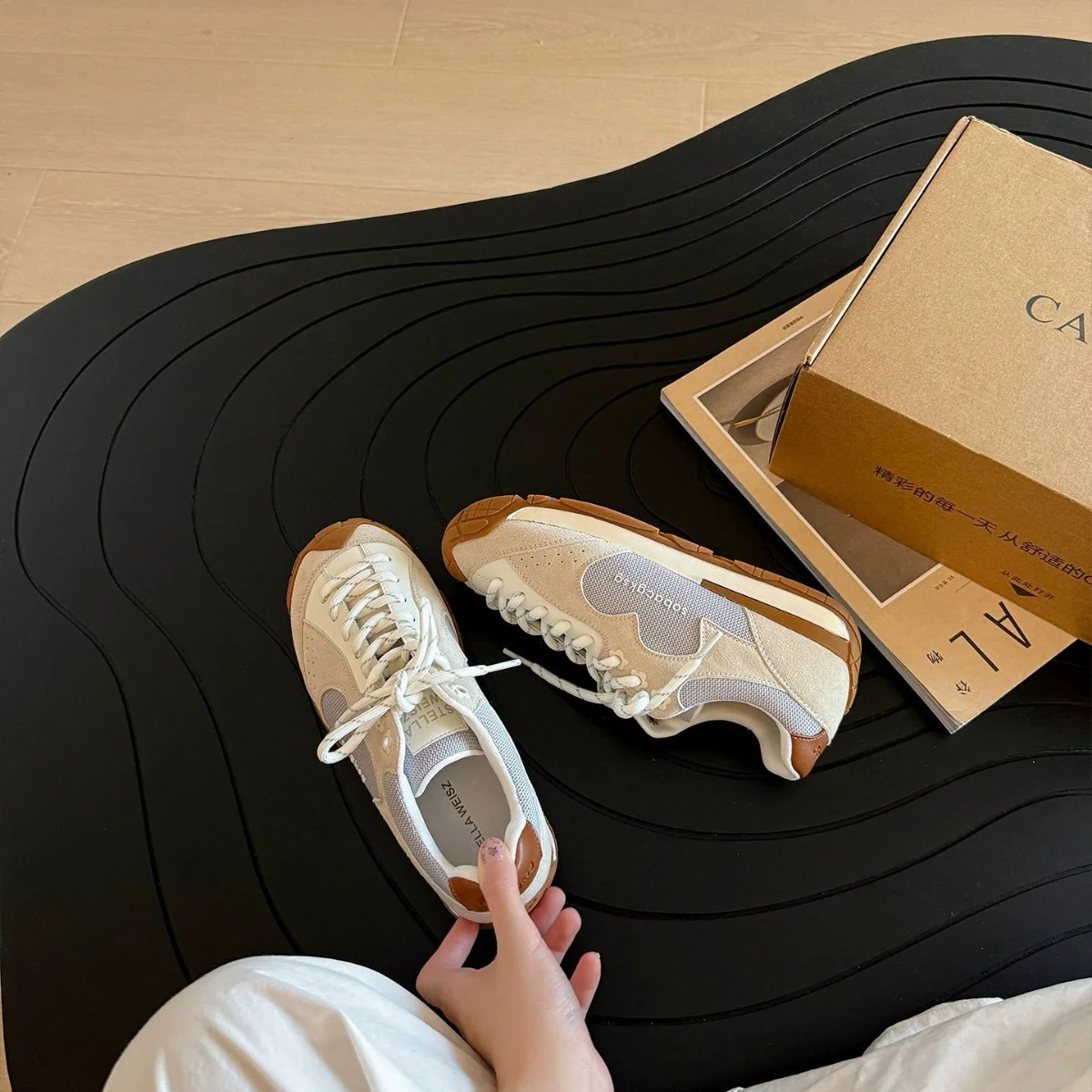Damen Sneaker mit sportlichem Design und atmungsaktiver Oberfläche Heidi Mode - Image 2