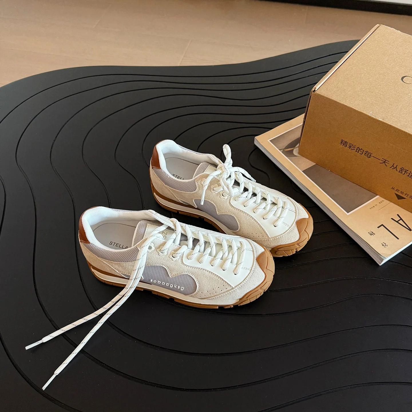 Damen Sneaker mit sportlichem Design und atmungsaktiver Oberfläche Heidi Mode - Image 7