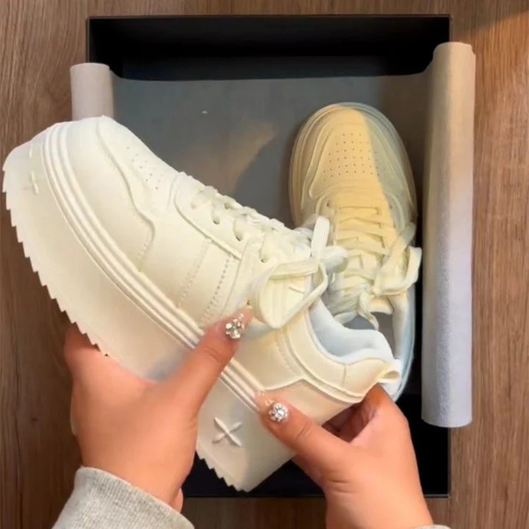 Damen Sneaker mit trendigem, strukturiertem Obermaterial und komfortabler Laufsohle Heidi Mode - Image 5