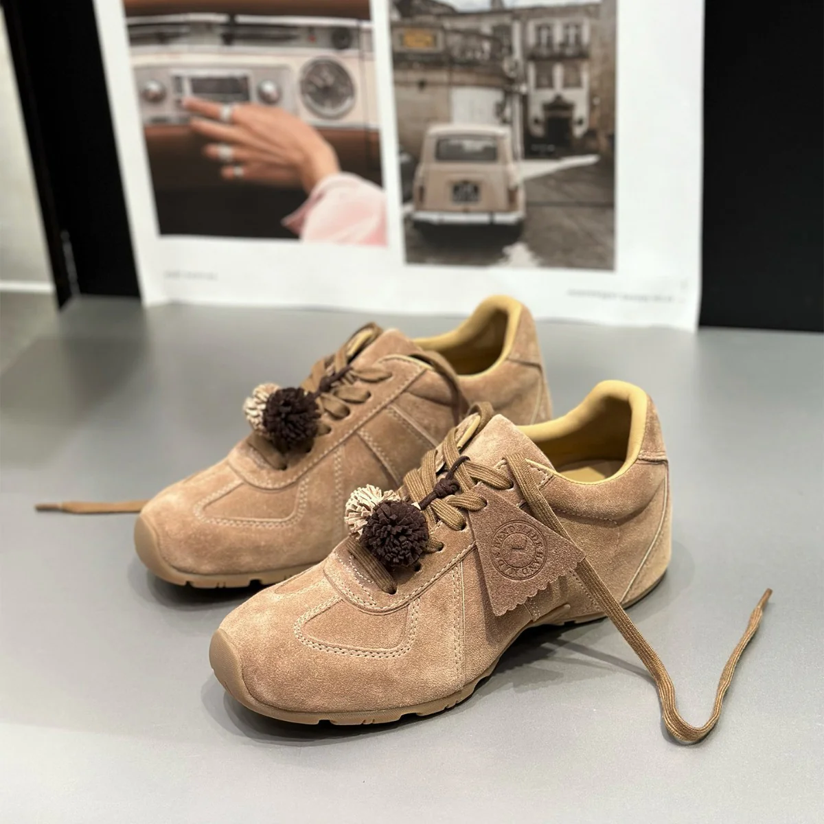 Damen Sneaker mit verspieltem Pompon-Detail und atmungsaktivem Obermaterial Heidi Mode - Image 4