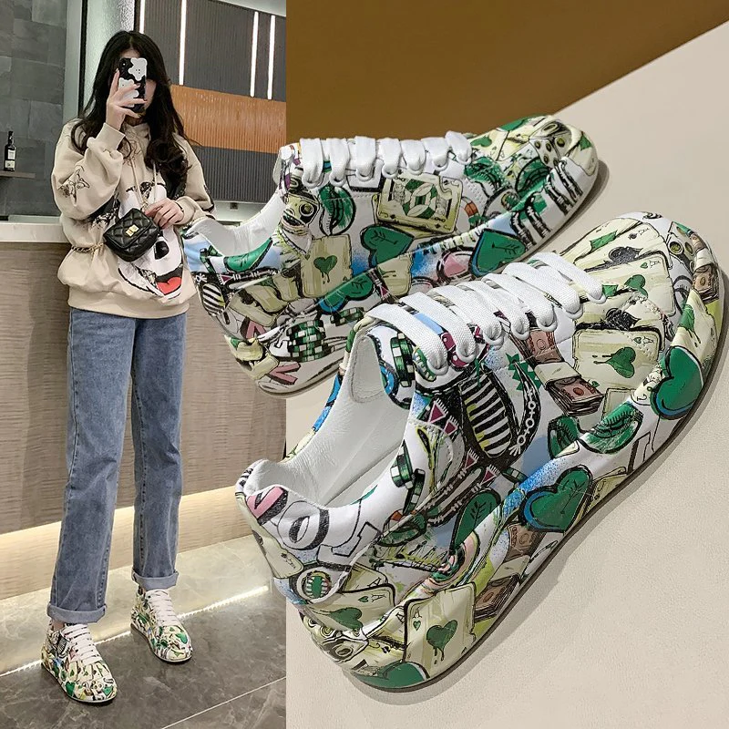 Damen Sneakers im bunten Comic-Design mit rutschfester Sohle Heidi Mode - Image 2