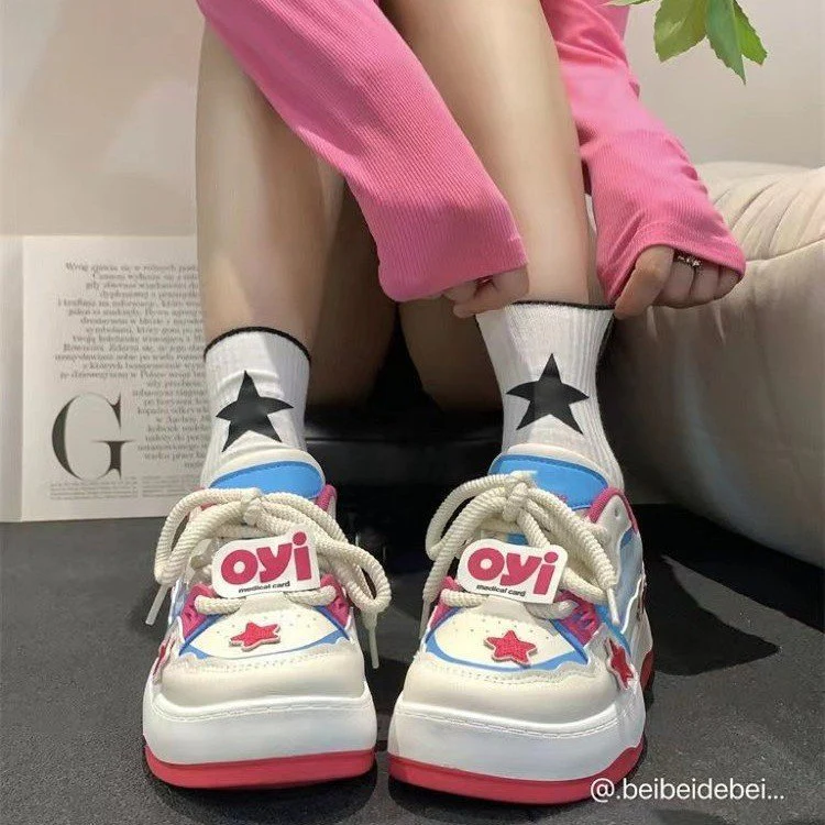 Damen Sneakers im kreativen Design mit bunten Sternapplikationen und dämpfender Sohle Heidi Mode - Image 4