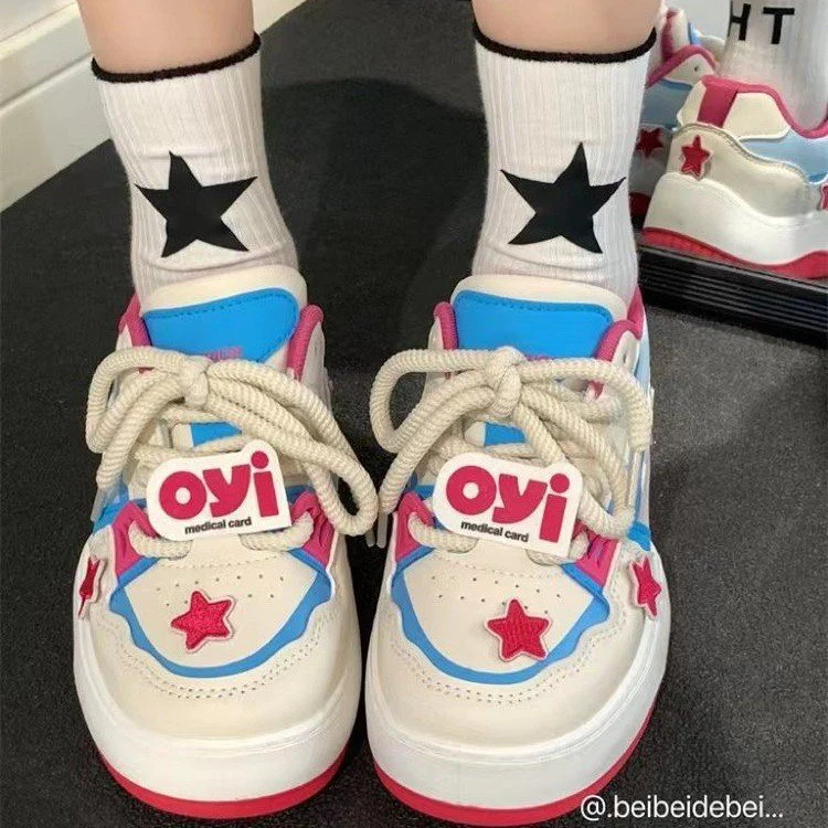 Damen Sneakers im kreativen Design mit bunten Sternapplikationen und dämpfender Sohle Heidi Mode - Image 5