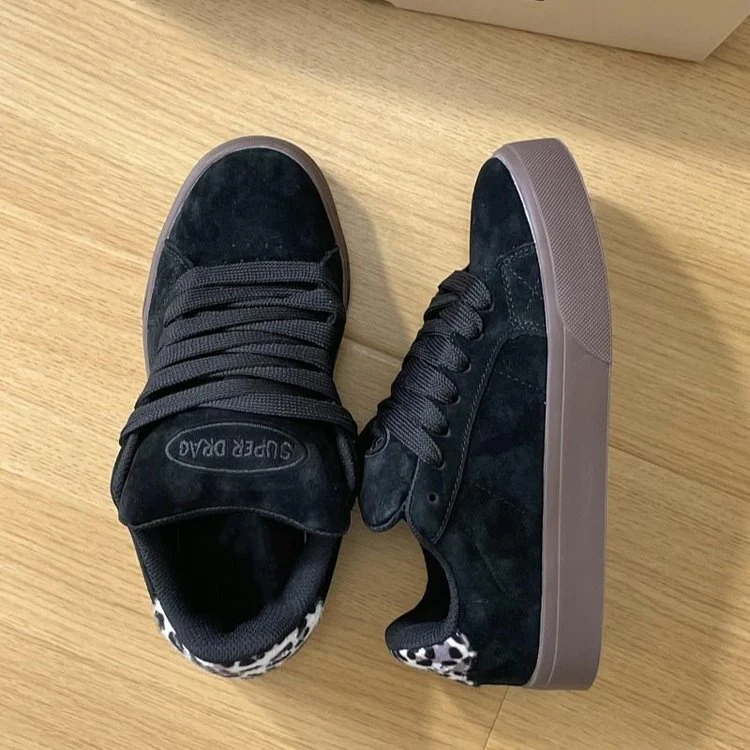 Damen Sneakers im sportiven Design mit weichem Veloursleder und modischen Akzenten Heidi Mode - Image 2