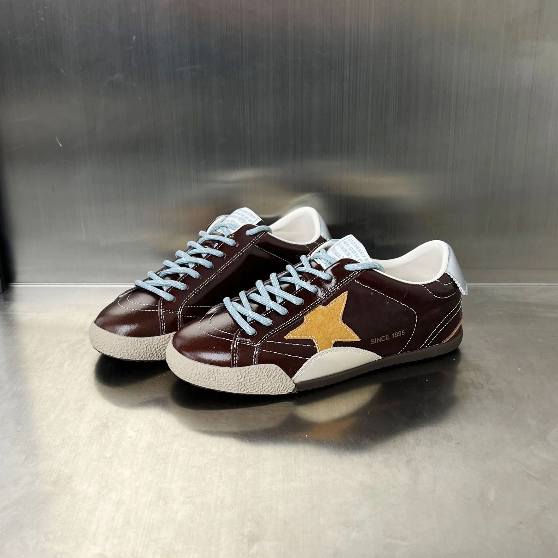 Damen Sneakers im sportlich-eleganten Design mit auffälligem Sternmotiv Heidi Mode - Image 2