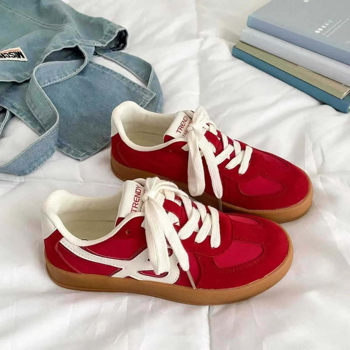 Damen Sneakers im sportlich-eleganten Retro-Design mit hochwertigen Material und bequemer Sohle Heidi Mode