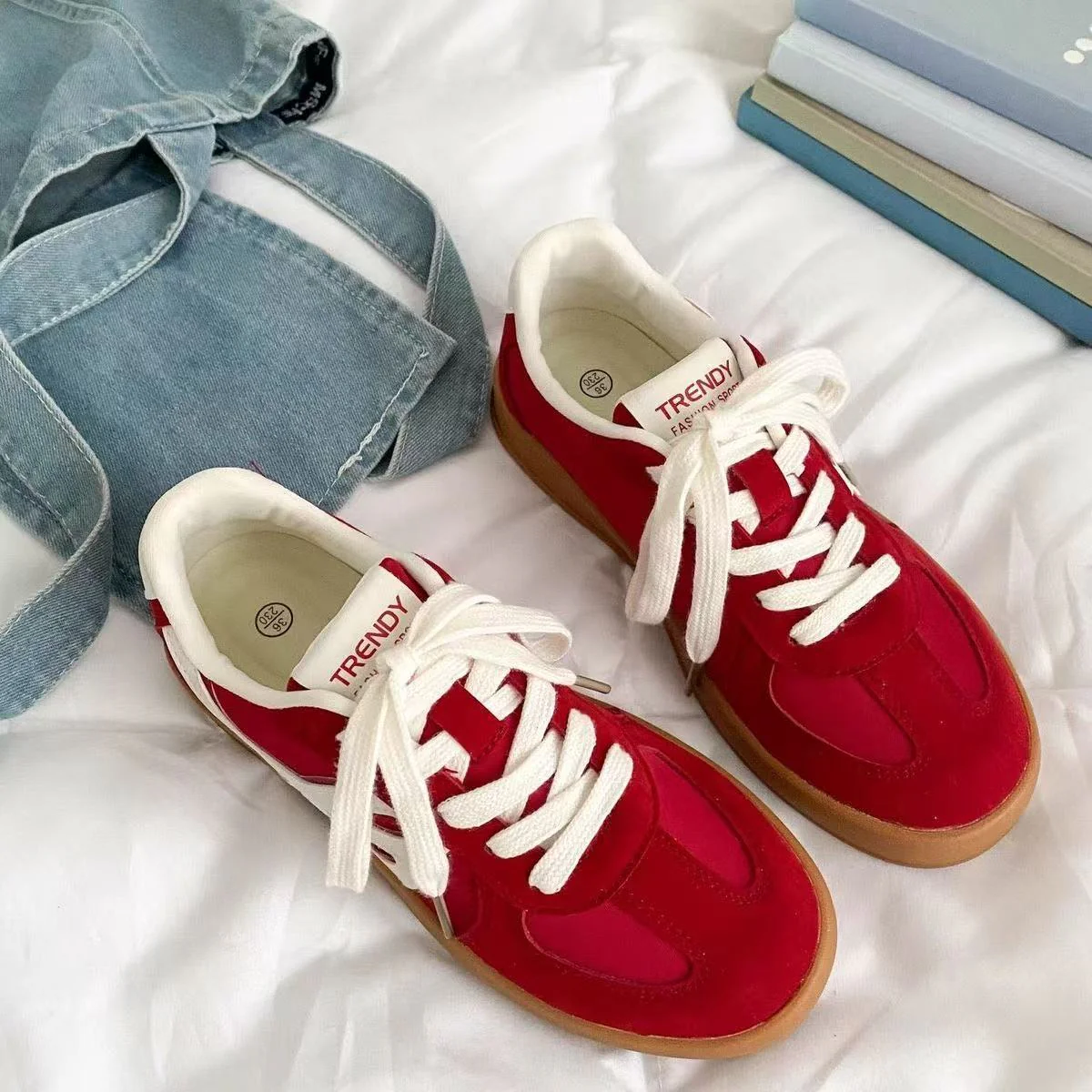 Damen Sneakers im sportlich-eleganten Retro-Design mit hochwertigen Material und bequemer Sohle Heidi Mode - Image 2
