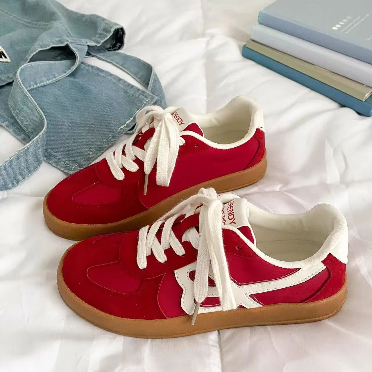 Damen Sneakers im sportlich-eleganten Retro-Design mit hochwertigen Material und bequemer Sohle Heidi Mode - Image 4