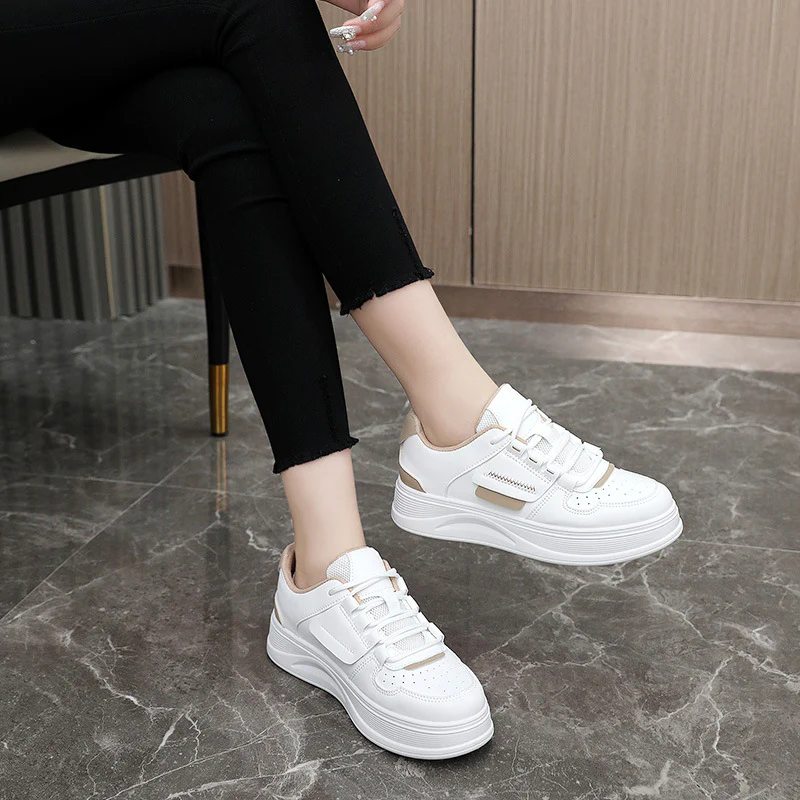 Damen Sneakers im sportlichen Design mit atmungsaktiver Oberflächenstruktur und flexibel gepolsterter Laufsohle Heidi Mode - Image 3