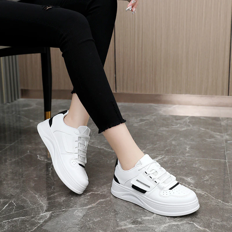 Damen Sneakers im sportlichen Design mit atmungsaktiver Oberflächenstruktur und flexibel gepolsterter Laufsohle Heidi Mode - Image 4