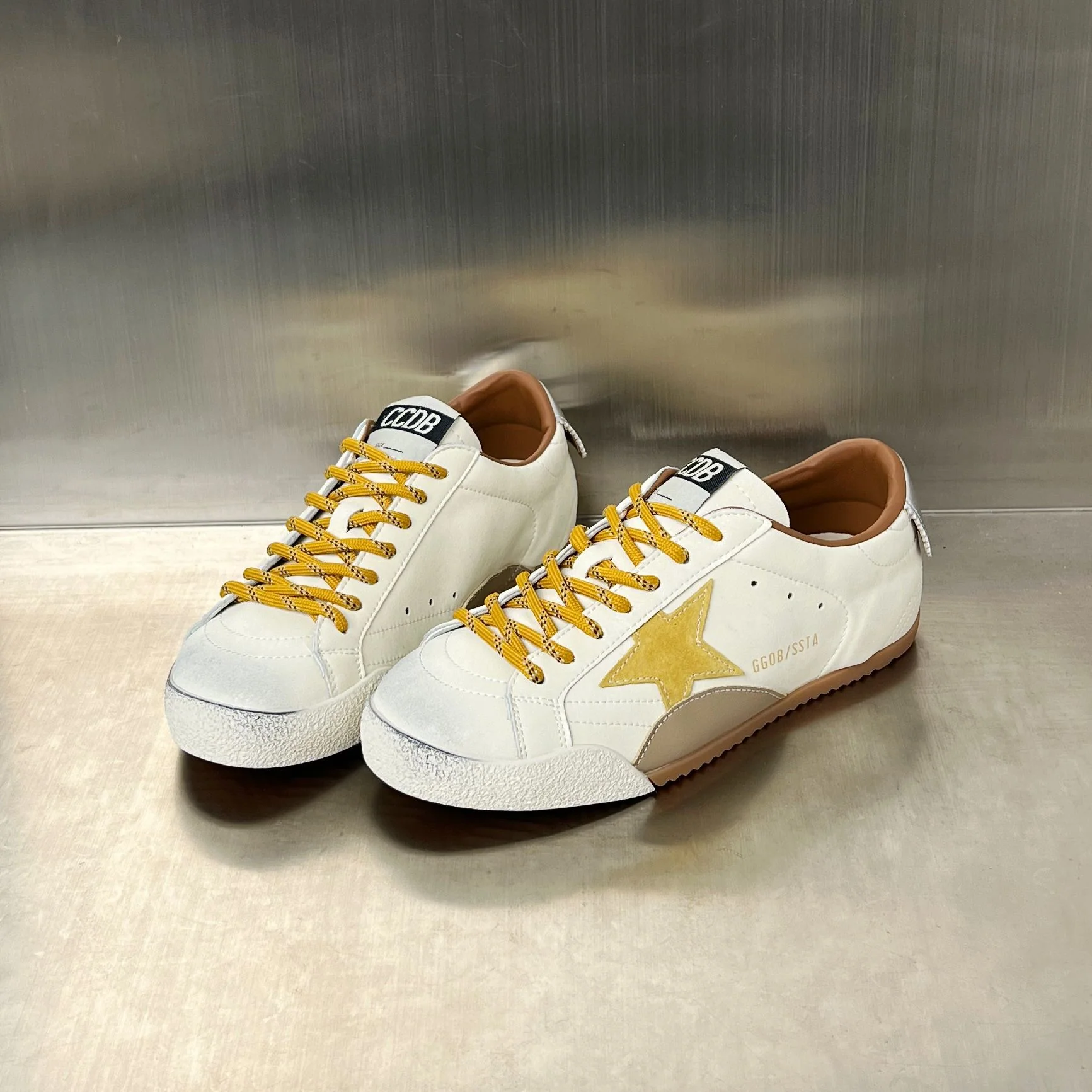 Damen Sneakers im sportlichen Design mit markantem Stern-Detail und ergonomischer Dämpfung Heidi Mode - Image 4