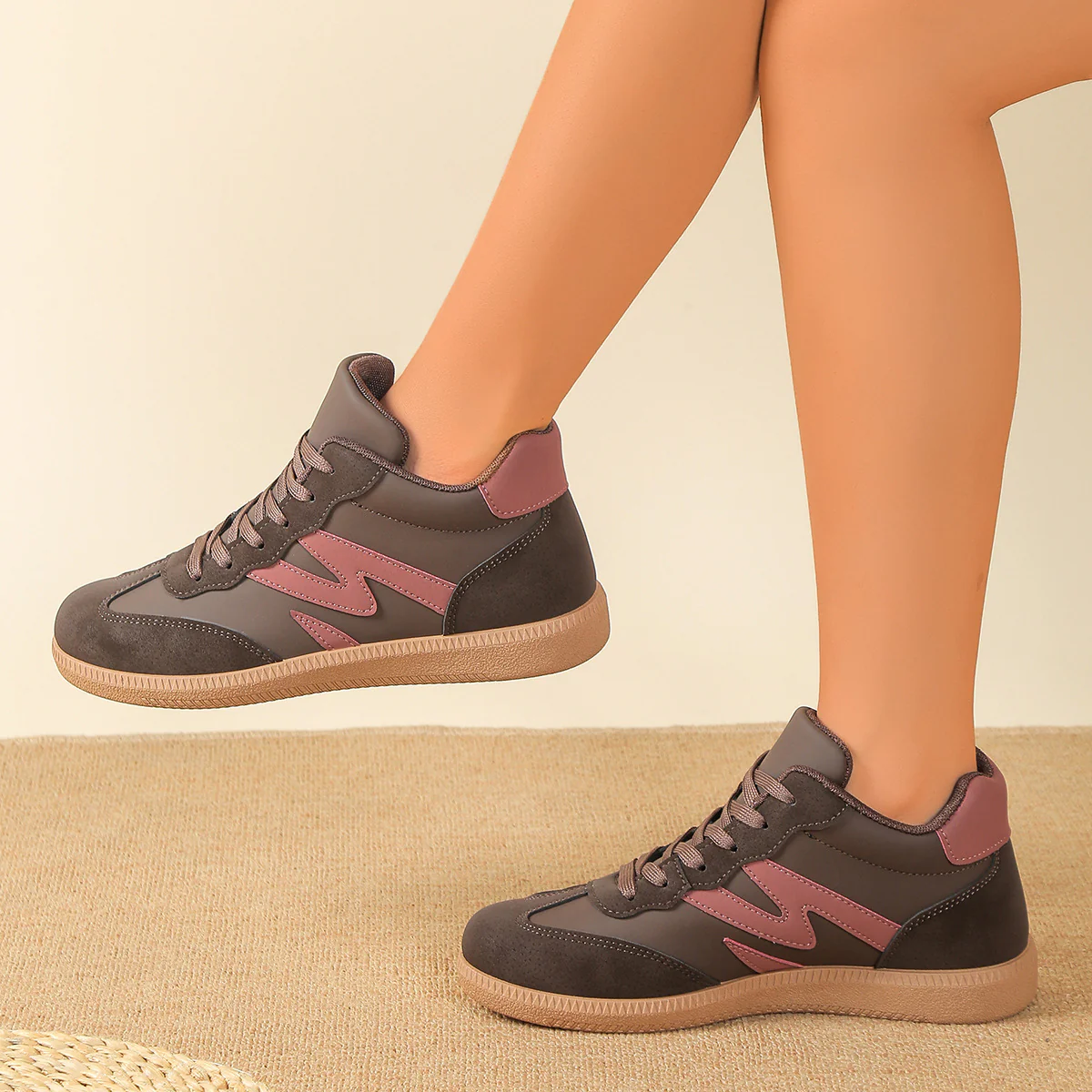 Damen Sneakers im sportlichen High-Top-Stil mit modischen Akzenten Heidi Mode - Image 2
