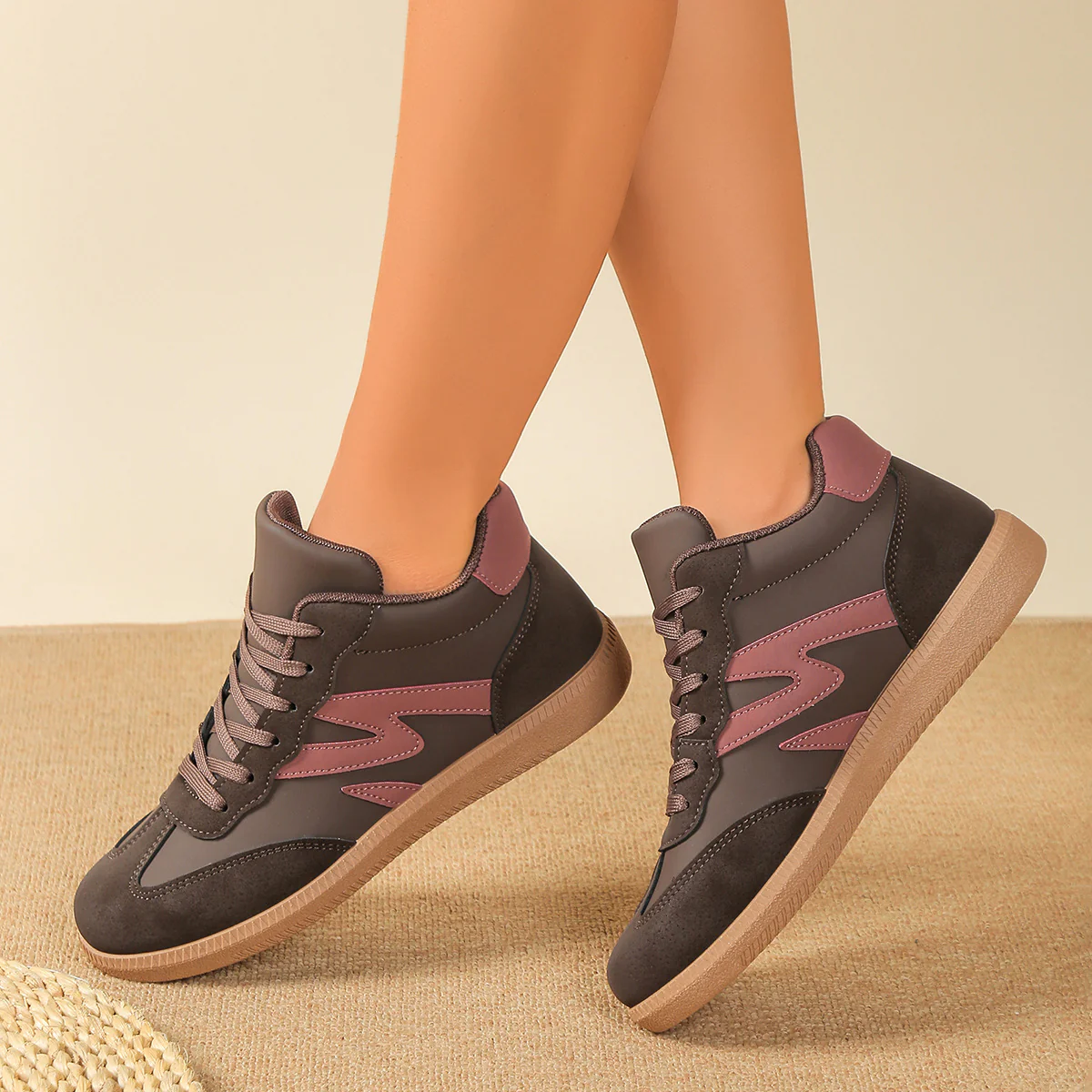 Damen Sneakers im sportlichen High-Top-Stil mit modischen Akzenten Heidi Mode - Image 3