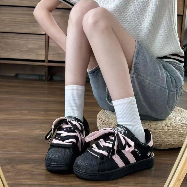 Damen Sneakers im sportlichen Retro-Design mit auffälligen Schnürsenkeln Heidi Mode - Image 3