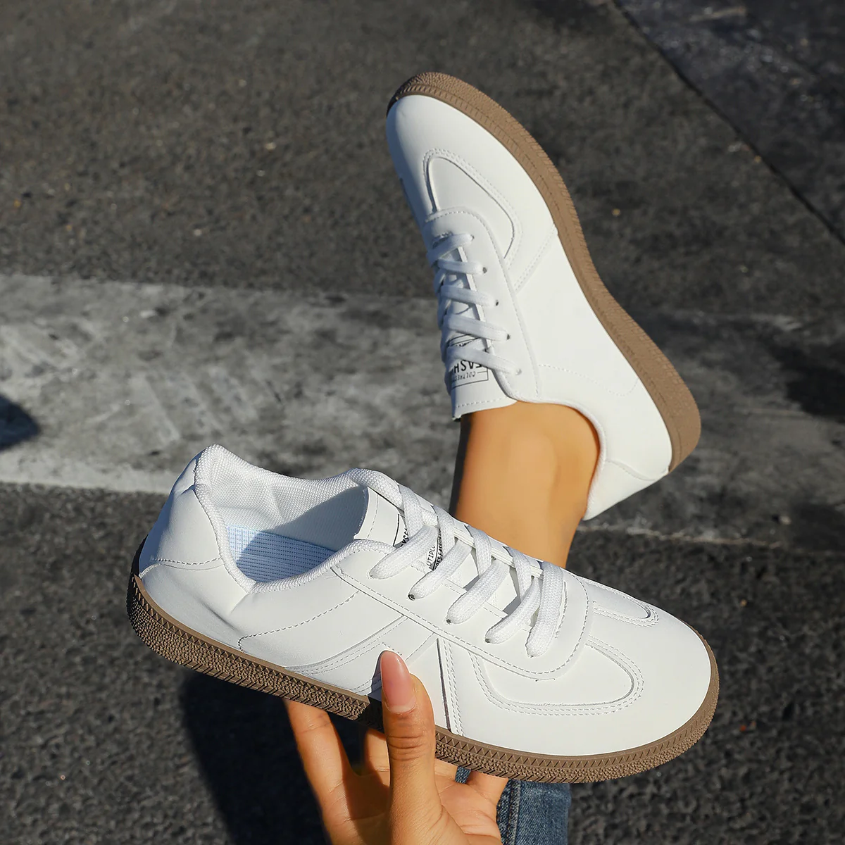 Damen Sneakers im sportlichen Retro-Stil mit rutschfester Sohle Heidi Mode - Image 3